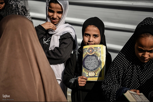 دختران غزه به تحصیل در رشته قرآن و حفظ ادامه می دهند