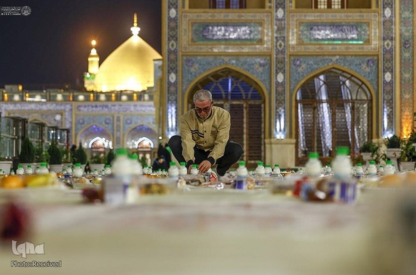 سفره ضیافت در شب ولادت امیرالمومنین (ع)