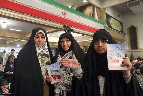 دیدار هزاران نفر از مردم آذربایجان شرقی با مقام معظم رهبری