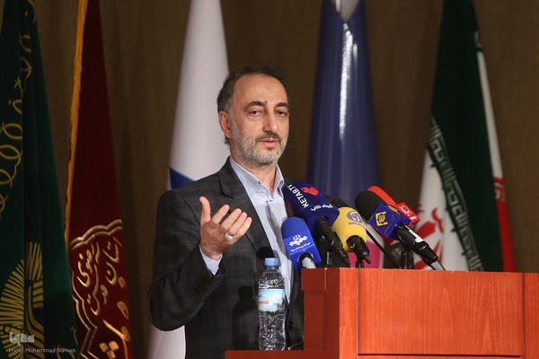 محمد اسحاقی ، معاون آموزش و پژوهش موسسه انقلاب اسلامی در مراسم رونمایی از کتاب درآمدی بر هویت ملی از نگاه رهبر معظم انقلاب