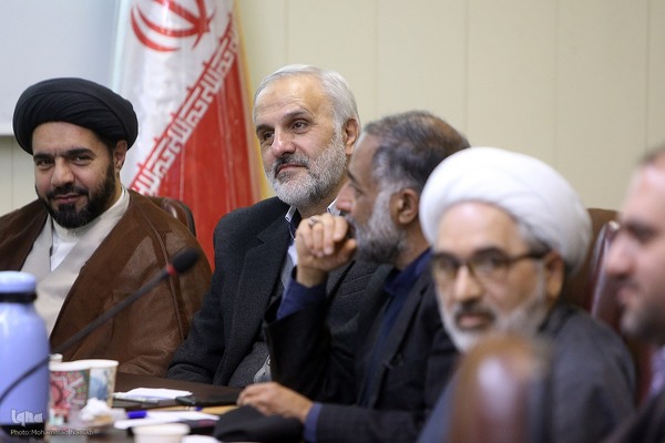 نشست سهم جامعه قرآنی در مشاکت پرشور