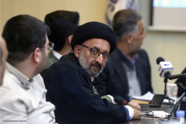 نشست سهم جامعه قرآنی در مشاکت پرشور