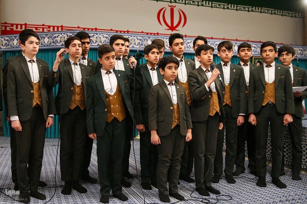 دیدار رأی اولی‌ها و خانواده‌های شهدا با مقام معظم رهبری