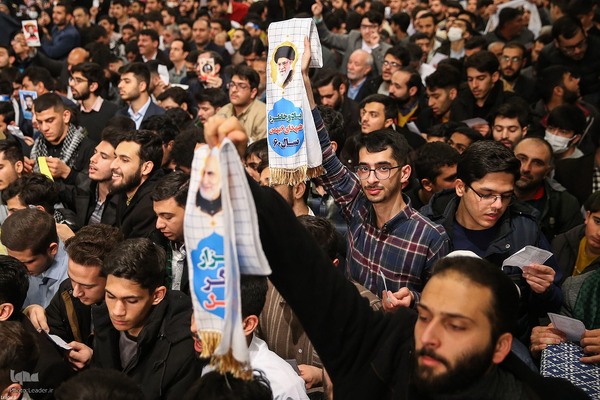 دیدار رأی اولی‌ها و خانواده‌های شهدا با مقام معظم رهبری