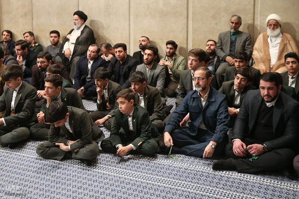 دیدار رأی اولی‌ها و خانواده‌های شهدا با مقام معظم رهبری