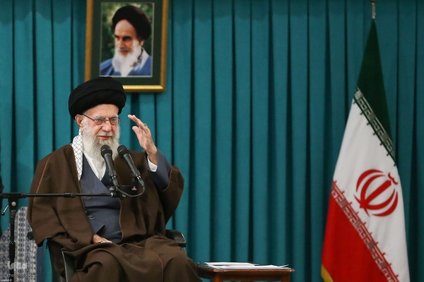 دیدار رأی اولی‌ها و خانواده‌های شهدا با مقام معظم رهبری