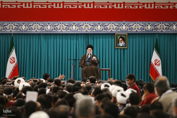 دیدار رأی اولی‌ها و خانواده‌های شهدا با مقام معظم رهبری