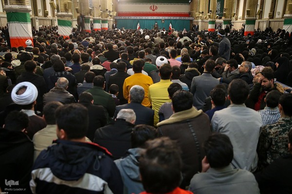 دیدار رأی اولی‌ها و خانواده‌های شهدا با مقام معظم رهبری