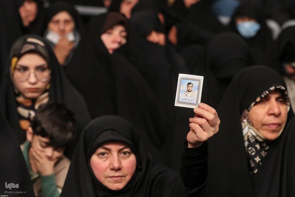 دیدار رأی اولی‌ها و خانواده‌های شهدا با مقام معظم رهبری