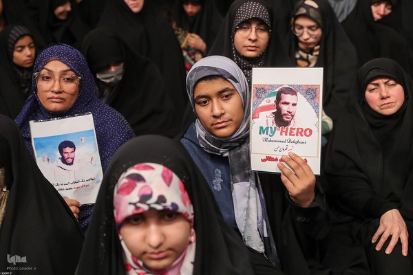 دیدار رأی اولی‌ها و خانواده‌های شهدا با مقام معظم رهبری