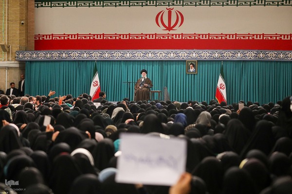 دیدار رأی اولی‌ها و خانواده‌های شهدا با مقام معظم رهبری