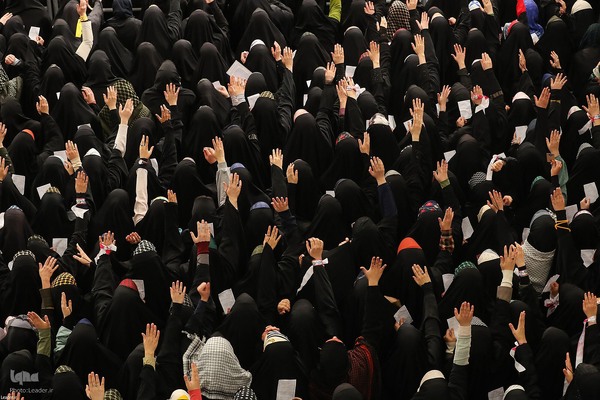 دیدار رأی اولی‌ها و خانواده‌های شهدا با مقام معظم رهبری