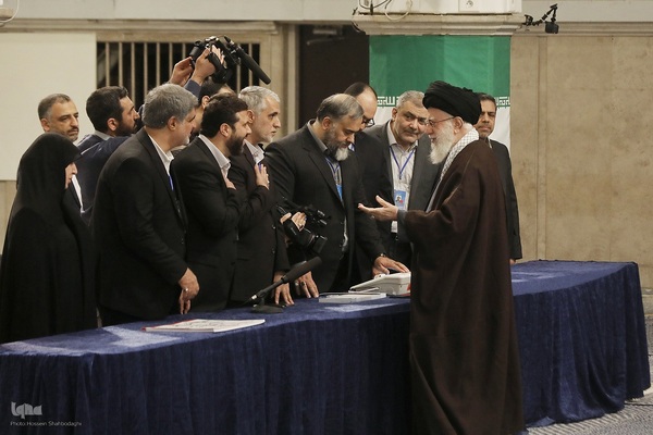 حضور مقام معظم رهبری در پای صندوق رای