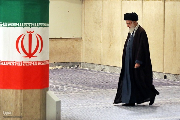 حضور مقام معظم رهبری در پای صندوق رای