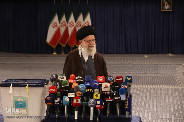 حضور مقام معظم رهبری در پای صندوق رای