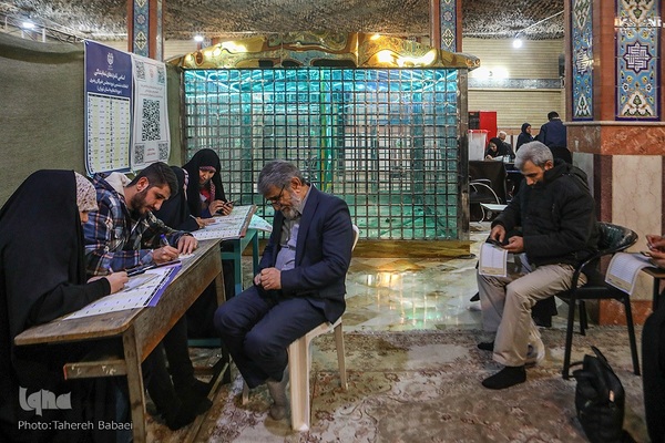 جلوه‌هایی از حضور پرشور مردم در ساعات پایانی انتخابات