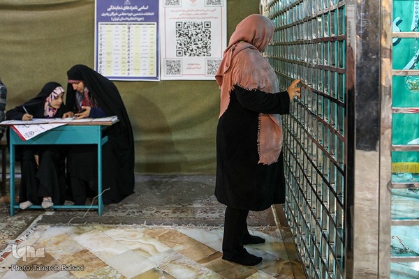 جلوه‌هایی از حضور پرشور مردم در ساعات پایانی انتخابات