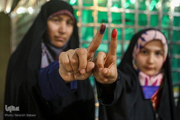 جلوه‌هایی از حضور پرشور مردم در ساعات پایانی انتخابات