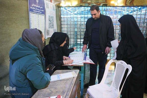 جلوه‌هایی از حضور پرشور مردم در ساعات پایانی انتخابات