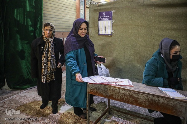 جلوه‌هایی از حضور پرشور مردم در ساعات پایانی انتخابات