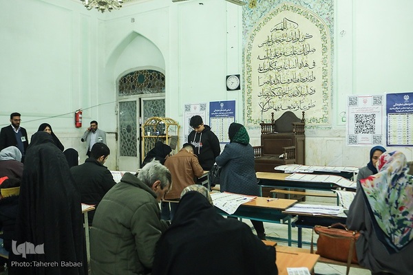 جلوه‌هایی از حضور پرشور مردم در ساعات پایانی انتخابات