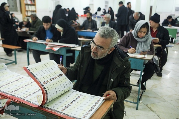 جلوه‌هایی از حضور پرشور مردم در ساعات پایانی انتخابات