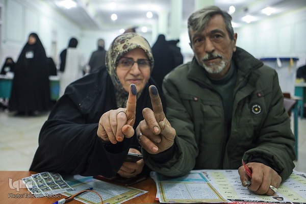 جلوه‌هایی از حضور پرشور مردم در ساعات پایانی انتخابات