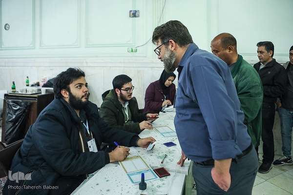 جلوه‌هایی از حضور پرشور مردم در ساعات پایانی انتخابات