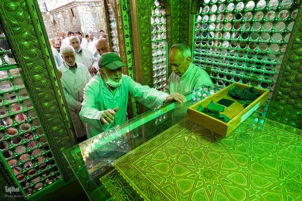 آیین غبارروبی حرم مطهر حضرت احمدبن موسی الکاظم علیهما‌السلام‎