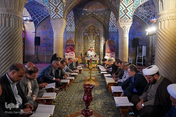 محفل انس با قرآن کریم در مسجد نصیرالملک شیراز