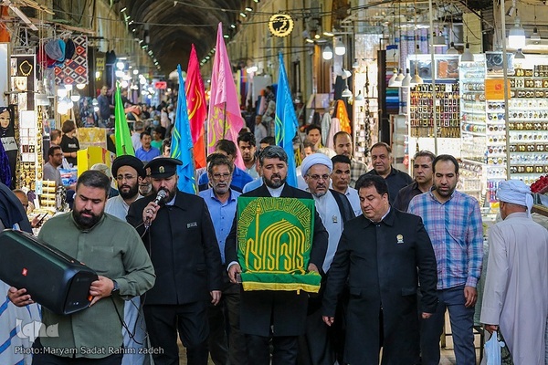 کاروان زیر سایه خورشید در بازار وکیل شیراز