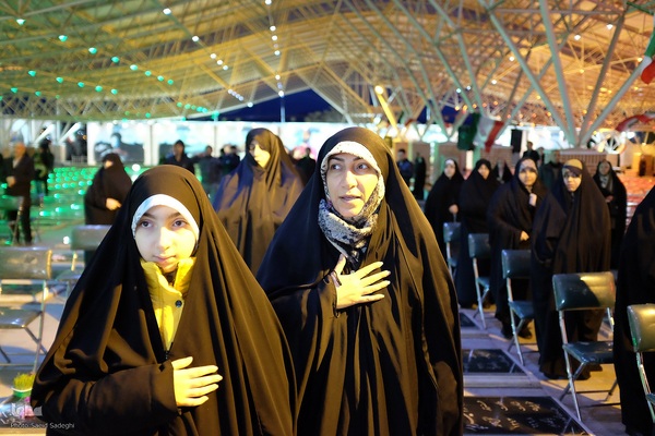 تحویل سال نو در کنار شهدا‎