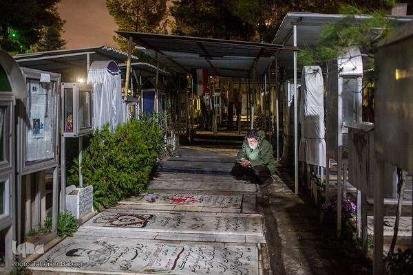 آغاز سال نو در کنار شهدا و درگذشتکان