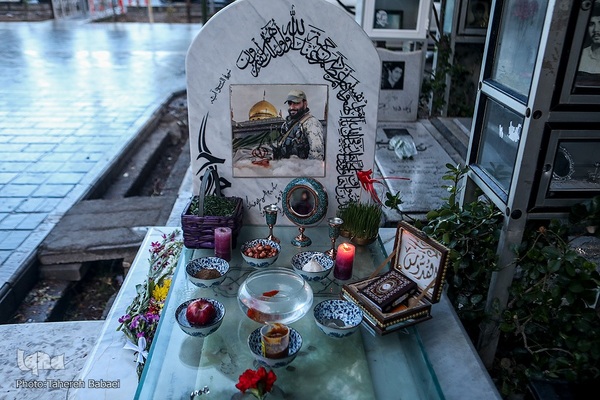 آغاز سال نو در کنار شهدا و درگذشتکان