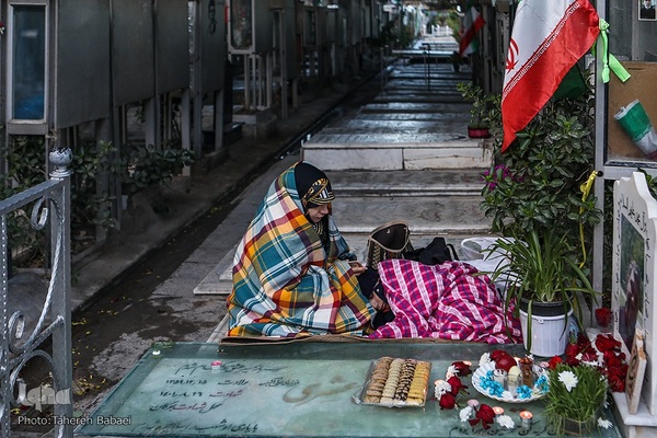 آغاز سال نو در کنار شهدا و درگذشتکان
