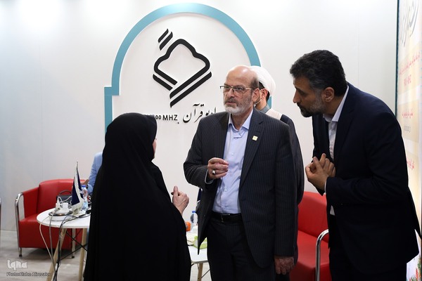 بازدید رئیس جهاد دانشگاهی از سی‌ و‌ یکمین نمایشگاه قرآن کریم