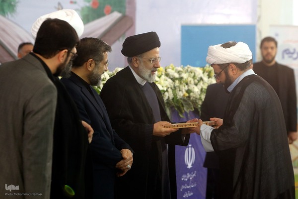 بیست و نهمین آئین تکریم خادمان قرآن کریم