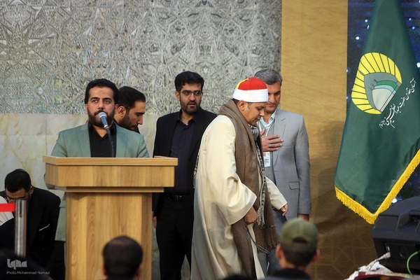 محفل انس با قرآن کریم با حضور قاری مصری احمد شحات