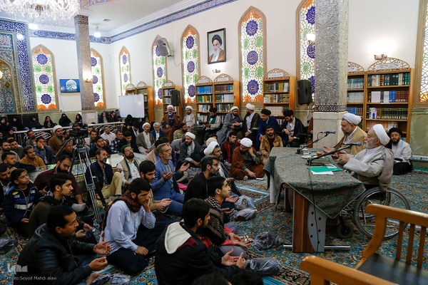 جلسات تفسیر قرآن در حرم رضوی