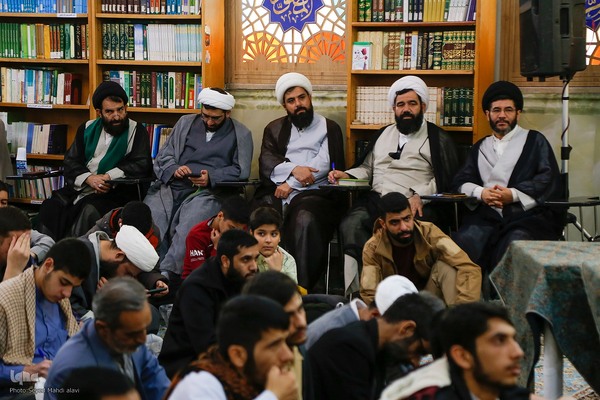 جلسات تفسیر قرآن در حرم رضوی