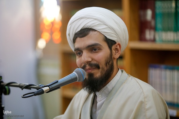 جلسات تفسیر قرآن در حرم رضوی