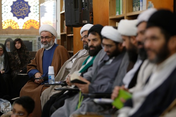 جلسات تفسیر قرآن در حرم رضوی