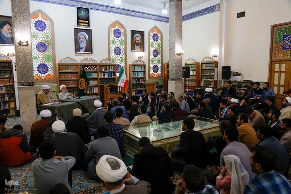 جلسات تفسیر قرآن در حرم رضوی