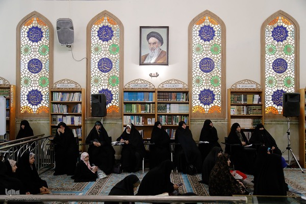 جلسات تفسیر قرآن در حرم رضوی