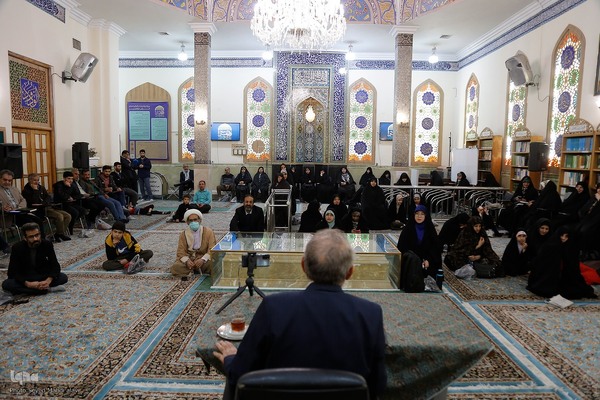 جلسات تفسیر قرآن در حرم رضوی