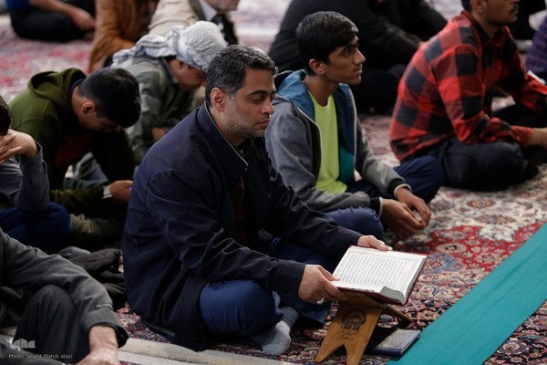 جلسات تفسیر قرآن در حرم رضوی