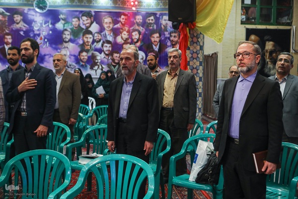 از راست رضا نباتی، محمدعلی خواجه‌پیری در نخستین گردهمایی ایده‌پردازان و فعالان قرآنی مدارس