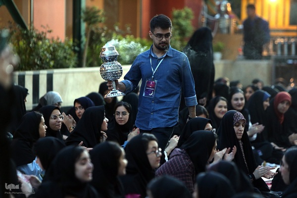 محفل دانشجویی انس با قرآن كريم در دانشگاه علم و فرهنگ