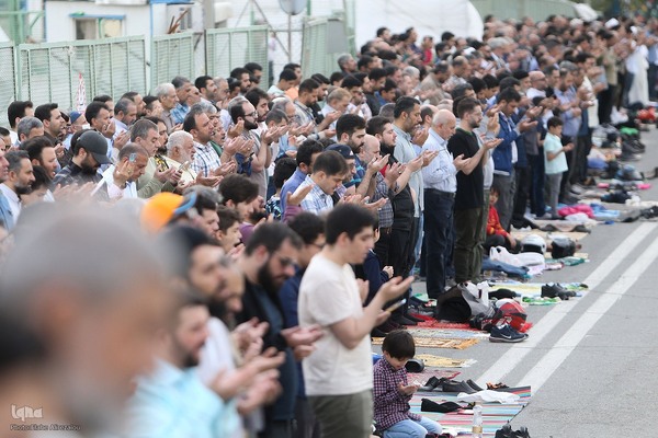 حواشی نماز بندگی و همبستگی عید فطر در تهران