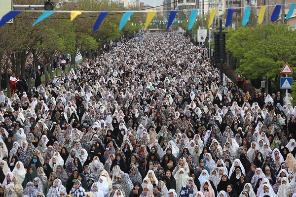 نماز عید فطر در قزوین‎
